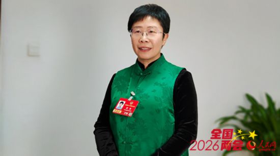 全国政协委员、中央民族大学教授蒙曼。人民网记者 王晓啸摄