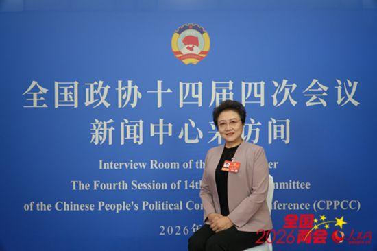 全国政协委员，内蒙古自治区妇女联合会党组书记、主席王芳。受访者供图